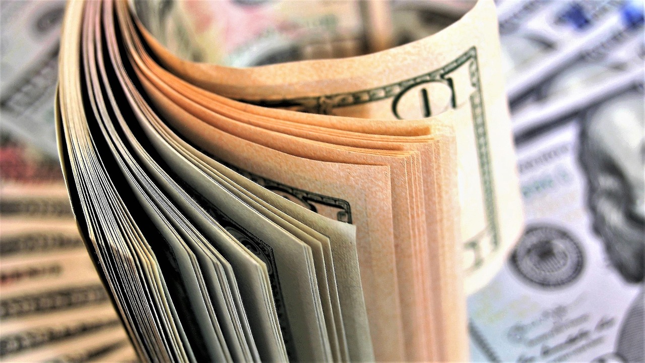 Healey faces pressure as younger workers minimum wage promise hits speed bump